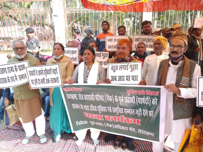 Former JACK councilors staged a sit-in near Raj Bhavan