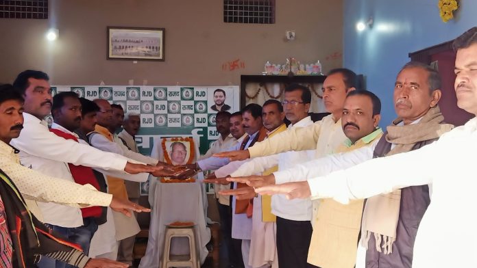 Rashtriya Janata Dal celebrated Jan Nayak Kapuri Thakur's birth anniversary in Garhwa