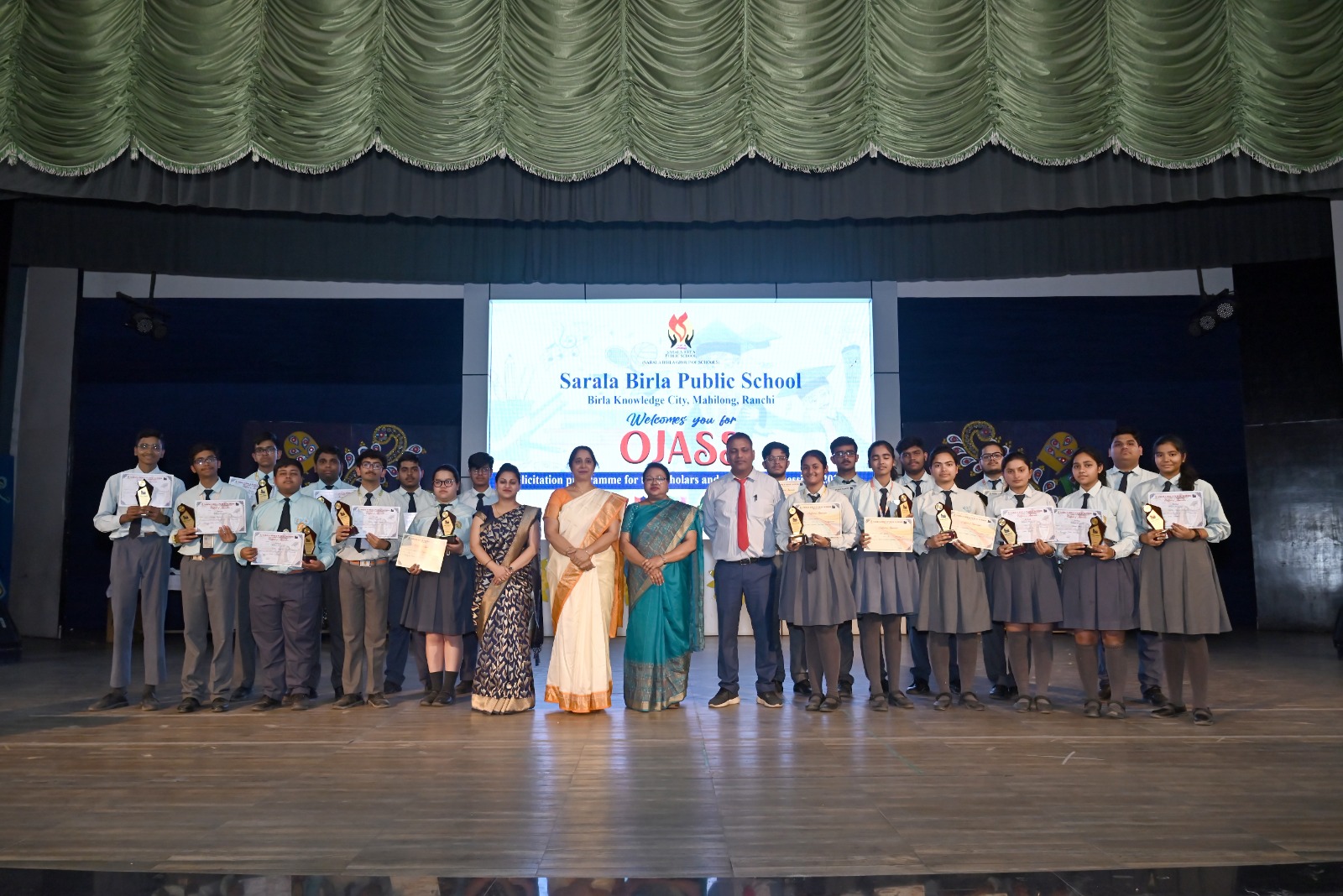 'Ojas' and 'Pravah' award ceremony concluded at Sarla Birla Public School, Ranchi