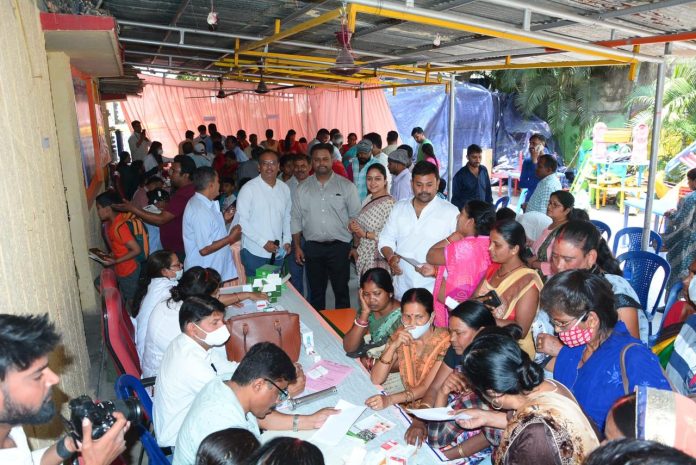 425 people got free treatment in mega health camp, medicines were also distributed