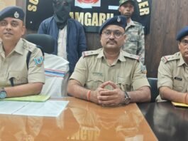 रामगढ़ में अवैध संबंध के शक में पत्नी की हत्या, पति और साली गिरफ्तार; दो बच्चों के सिर से उठा मां का साया